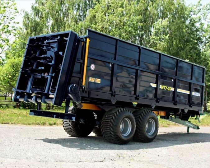 Машина МТУ-18 предназначена для транспортировки и сплошного поверхностного внесения твердых органических удобрений, а при снятом разбрасывающем органе - для перевозки других сельскохозяйственных грузов с разгрузкой конвейером назад.

Машина может изготавливаться в двух исполнениях:
1. МТУ-18 - машина для внесения твердых органических удобрений с разбрасывателем с двумя вертикальными барабанами.
2. МТУ-20 - машина для внесения твердых органических удобрений с комбинированным разбрасывателем (два горизонтальных измельчающих барабана и два ротора).
Для перевозки измельченной травы и других грузов с малым объемным весом предусмотрены в качестве опции надставные борта.

